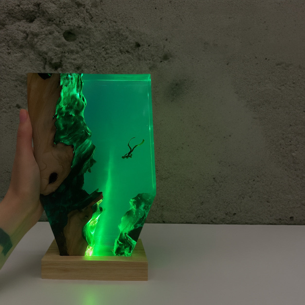 Handcrafted Resin Wood Diver Lamp – Ocean-Inspired Ambient Night Light